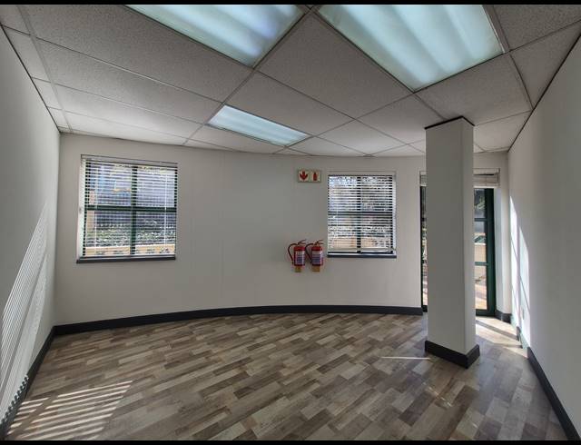 175M² OFFICE TO LET IN DUNKELD WEST